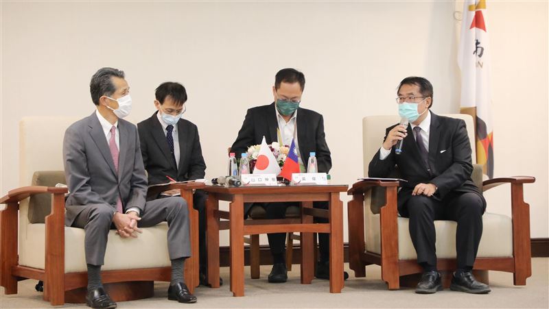 日本笠間市長訪台南　品嚐現採蜂巢超驚喜