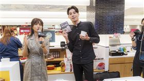 宋偉恩任一日店長　放棄「澱粉戒斷」大啖美食