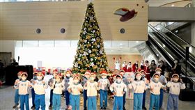 1206北榮聖誕樹點燈(台北榮總提供)