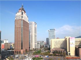 9月遠雄金融中心大樓有兩筆實價租金，每坪單價4119元，租金也站上每坪4000元行情，成為第七棟4000俱樂部的A辦大樓。（圖／資料照）