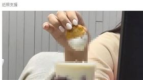 同事老吃奇葩零食！妹子見雞塊沾這杯驚呆（圖／翻攝自Dcard）