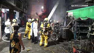 透天宅惡火！女友受困命危　男友哭倒在地