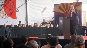 張忠謀演講  庫克台下聽