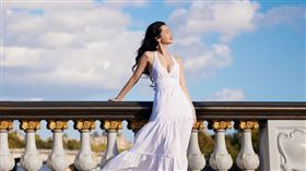 曾之喬遠赴法國拍廣告。（圖／華研國際提供）