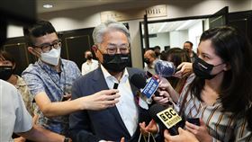 吳東亮出席精浚科技新產品發表記者會（1）工商協進會理事長、台新金董事長吳東亮（前中）22日出席工商協進會的會員企業精浚科技「精敏1號核酸分析儀」新產品發表記者會，並接受媒體聯訪。中央社記者趙世勳攝  111年7月22日