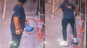 謝男疑似因不滿遭警方強制送醫，竟怒拔巡邏箱洩憤。（圖／翻攝畫面）