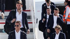 克羅埃西亞球員,下飛機,鮮肉球員,白襯衫西裝。（圖／路透社／達志影像）