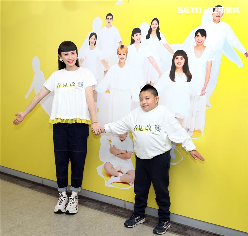 魏如萱出席為羅慧夫顱顏基金會看見改變公益攝影展。（記者邱榮吉/攝影）