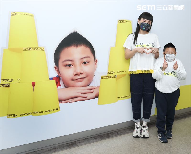 魏如萱出席為羅慧夫顱顏基金會看見改變公益攝影展。（記者邱榮吉/攝影）