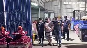 新北市三重分局前往彰化鐵皮屋攻堅救出吳男。（圖／翻攝畫面）