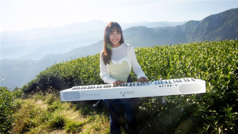 蔡佩軒拍MV險摔進茶園　靠「一習慣」獲救