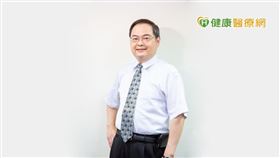 王賢祥醫師表示，他在臨床上使用多以三個月劑型的荷爾蒙治療為主，因三個月施打一次並請病患同時回診抽血、追蹤病情的變化，是較「適當」的間隔。