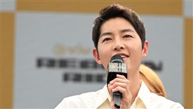 「財閥家的小兒子」人氣夯  宋仲基赴星出席記者會韓國男星宋仲基主演新劇「財閥家的小兒子」收視飆高，他7日出席在新加坡聖淘沙名勝世界舉辦的記者會。（Viu新加坡提供）中央社記者侯姿瑩新加坡傳真  111年12月7日