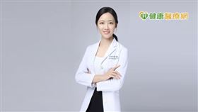 陳韵臻醫師表示，當眼睛出現乾眼症的症狀時，應尋求專業醫師做完整的檢查，才不會延誤治療時機，影響治療效果。