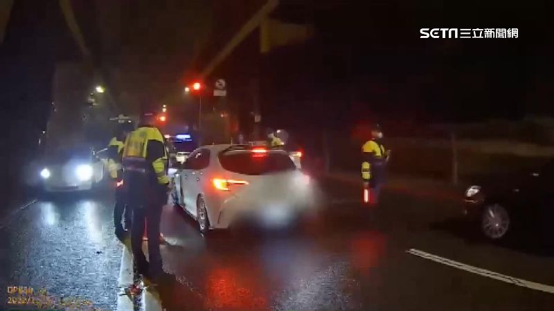 北市警大動作掃黑　深夜赴撞球場攔車臨檢