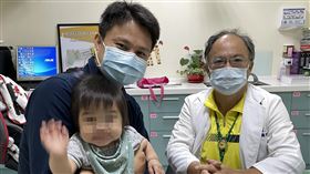 賴永清醫師呼籲，家中寵物請務必定期驅蟲及大便篩檢，寵物毛髮也應定期清理，只要摸過毛小孩、清理排泄物後都要記得洗手。（圖／烏日林新醫院提供）