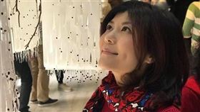 謝欣霓對於王鴻薇遭恐嚇案質疑，「查一下電話那裡打的就知道啦！既然都自己人，為什麼還要報案？」（圖／翻攝自謝欣霓臉書）