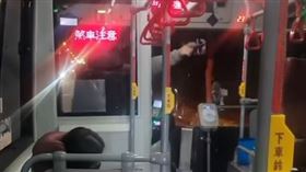 印度男乘客，下車，講電話，中鹿客運，破口大罵(圖／翻攝自爆料公社)