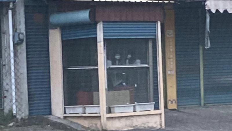 檳榔攤學生妹臉慘白　網嚇傻：沒下半身啦