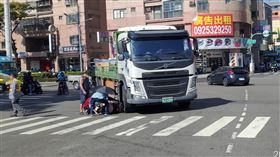 貨車,騎士,高雄,左轉,楠梓,車禍