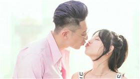 ▲中國女星張嘉倪（左）與富二代（右）買超日前傳出婚變消息。（圖／翻攝自微博）