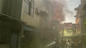 台南,火警,延燒,消防車,車禍,住宅,全面燃燒,