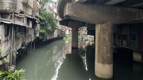 基隆1張「惡臭街景」紅到國外！登美國版PTT老外看傻：天哪（圖／翻攝自reddit）