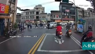 轎車硬擠不讓學生過馬路　民眾檢舉失敗