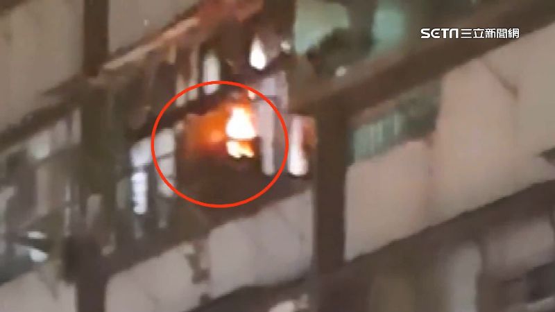 公寓4樓陽台燒金紙！民眾看傻怒PO網