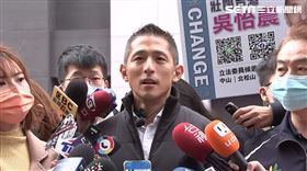 吳怡農赴濱江市場會前受訪