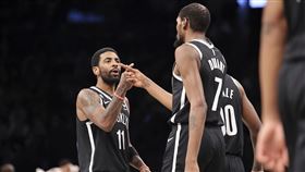 ▲杜蘭特（Kevin Durant）聯手厄文（Kyrie Irving）合攻67分。（圖／美聯社／達志影像）