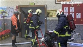 新北市警察局瑞芳分局地下室發生火燒車。（圖／翻攝畫面）