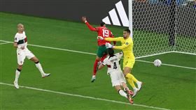 恩納斯里頭錘破網，幫助摩洛哥在上半場取得領先。（圖／翻攝自FIFA推特）