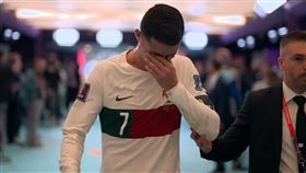 葡萄牙慘遭摩洛哥淘汰，C羅痛哭離場。（圖／翻攝自推特）