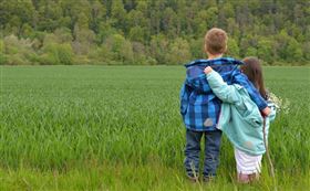 小情侶,男童,女童,早熟,交往,初戀，圖／翻攝自Pixabay