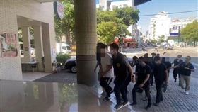 台中警方，暴力討債，電擊棒，手指虎，毆打被害人，查姓主嫌(圖／翻攝畫面)