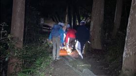 台北登山隊，加里山，登山隊友，下山少一人，倒臥登山路徑，頭部創傷，不治(圖／苗栗消防局提供)