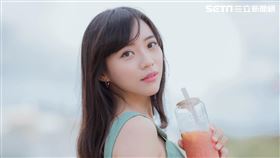 黃捷化身「鄰家女神」寫真美照12連發，吸引1.2萬人按讚朝聖。（圖／翻攝自黃捷臉書）