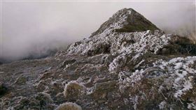 雪霸國家公園，主峰，積雪 ，東北季風增強，(圖／雪霸國家公園臉書)