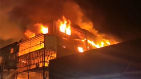 嘉義家具行凌晨大火 民雄