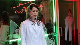 吳欣岱今（13）天回應，「館長說他捐幾百萬幫忙台灣的時候，我在哪裡？我在上班啊…該做什麼做什麼。可能還有用到你捐的防疫物資在第一線照顧確診患者呢～感謝館董～」（圖／翻攝自吳欣岱臉書）

