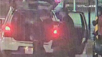 不滿小黃嘸電子收據　乘客、運將路中開打