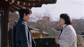 洪慧芳（右）和呂珍九（左）有對手戲。（圖／采昌提供）