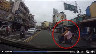 三寶連續跨越雙黃線　後方駕駛看路線傻了