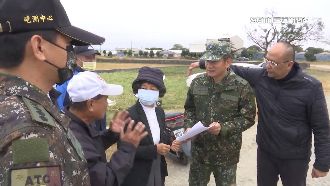 新舊任村長跨鄉陳情！　盼國軍返火砲射擊