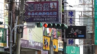 惡搞號誌「紅燈亮10分鐘」　男遭判刑10月