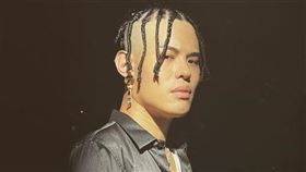 網友詢問，為什麼聖火玉尊現在不紅？（圖／翻攝自聖結石臉書、尊IG）