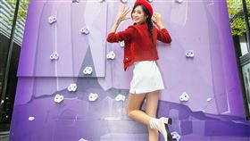 三星 X 2023臺北最High新年城跨年活動正式啟動 兩大美拍點進駐信義商圈 搭配Galaxy Z系列翻玩拍攝視角。（圖／台灣三星提供）