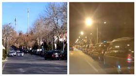 ▲八寶山殯儀館前無論晝夜都排滿靈車。（圖／翻攝自中國作家方舟子推特）