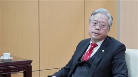 合庫銀董事長雷仲達 談經濟展望合作金庫商業銀行14日舉辦「合庫銀行企業工會團體協約簽約典禮」，董事長雷仲達（圖）於會後接受媒體聯訪，談及明年經濟展望。中央社記者張璦攝 111年12月14日